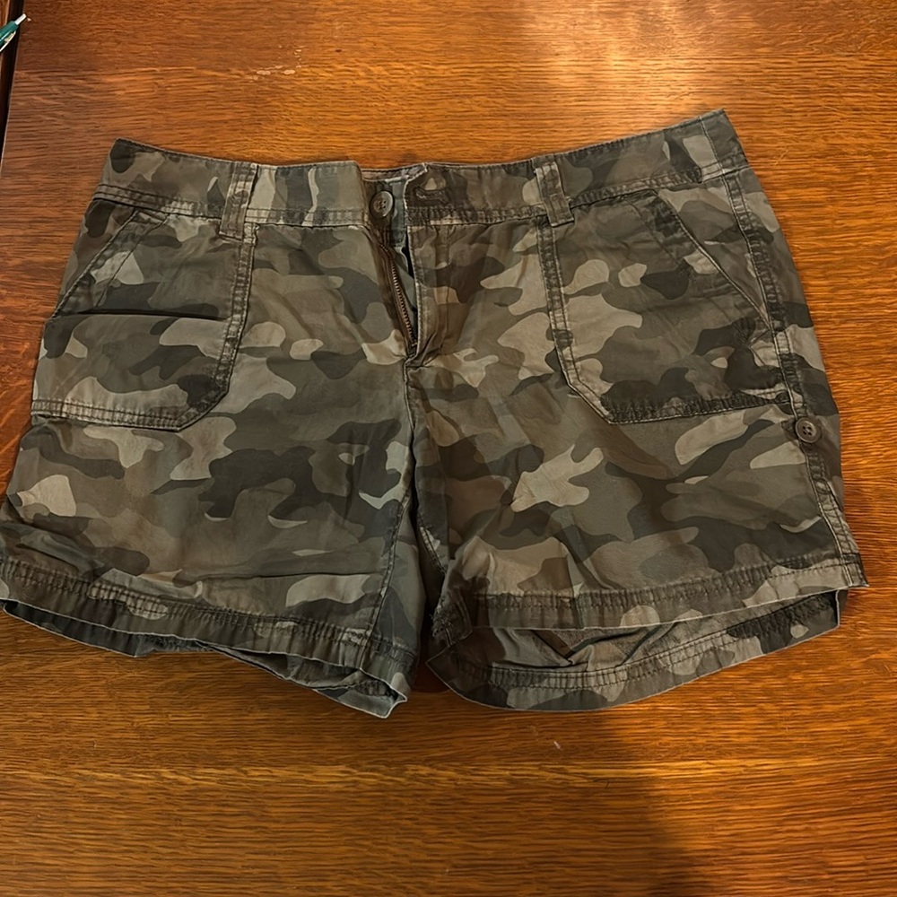 Women's camo cargo shorts